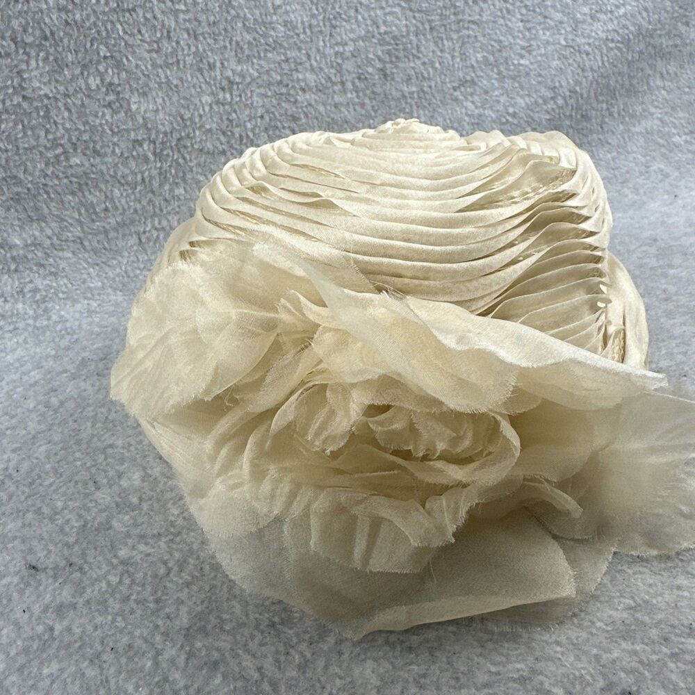 Vintage 1950s Cream Organza Ribbon Tulle Cloche Whimsey Hat Fascinator